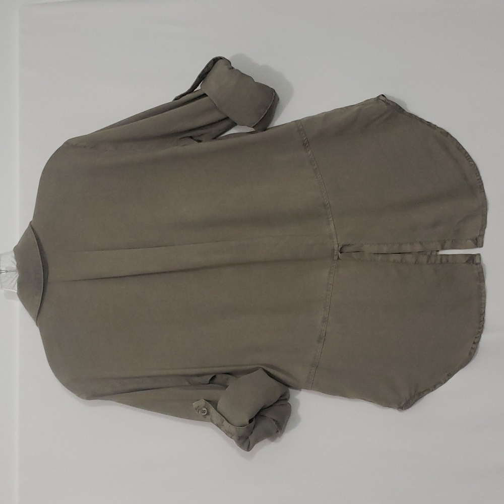 Bella Dahl V-neck Button Front Roll Tab Sleeve Khaki Size S - Picture 3 of 8